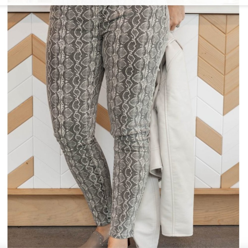 Lord & Taylor - Snake Print - Low Rise - Skinny Jeans - US 12